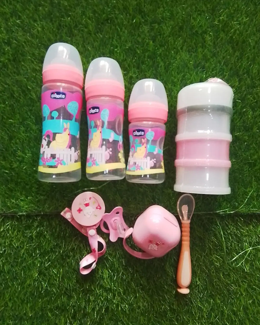 8 Piece baby bottle set