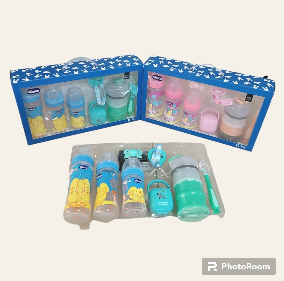 8 Piece baby bottle set